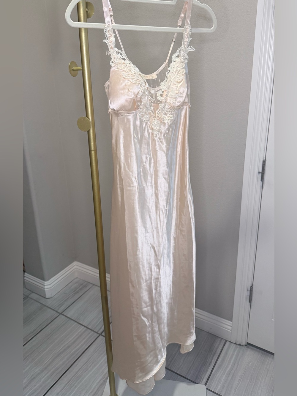 Flora Nikrooz Satin Lace-Trim Chemise in Blush